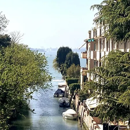 Lagoon View Terrace Apartament *